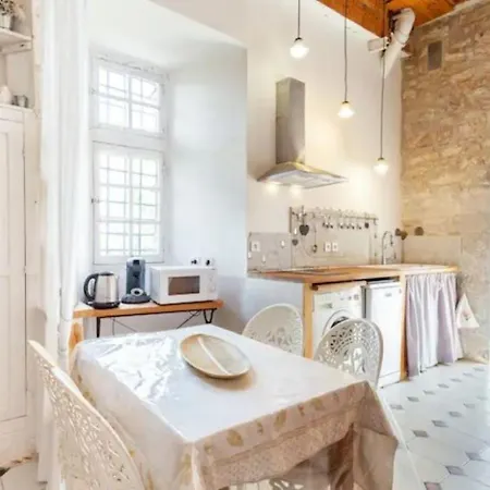 Holiday home Spacieux Avec Deux Au Chateau Valence (Gard)